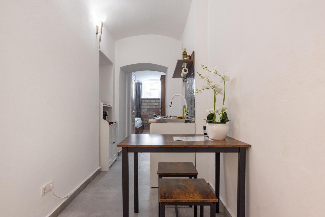 Appartement Edles Souterrain In Zentrumsnahe *